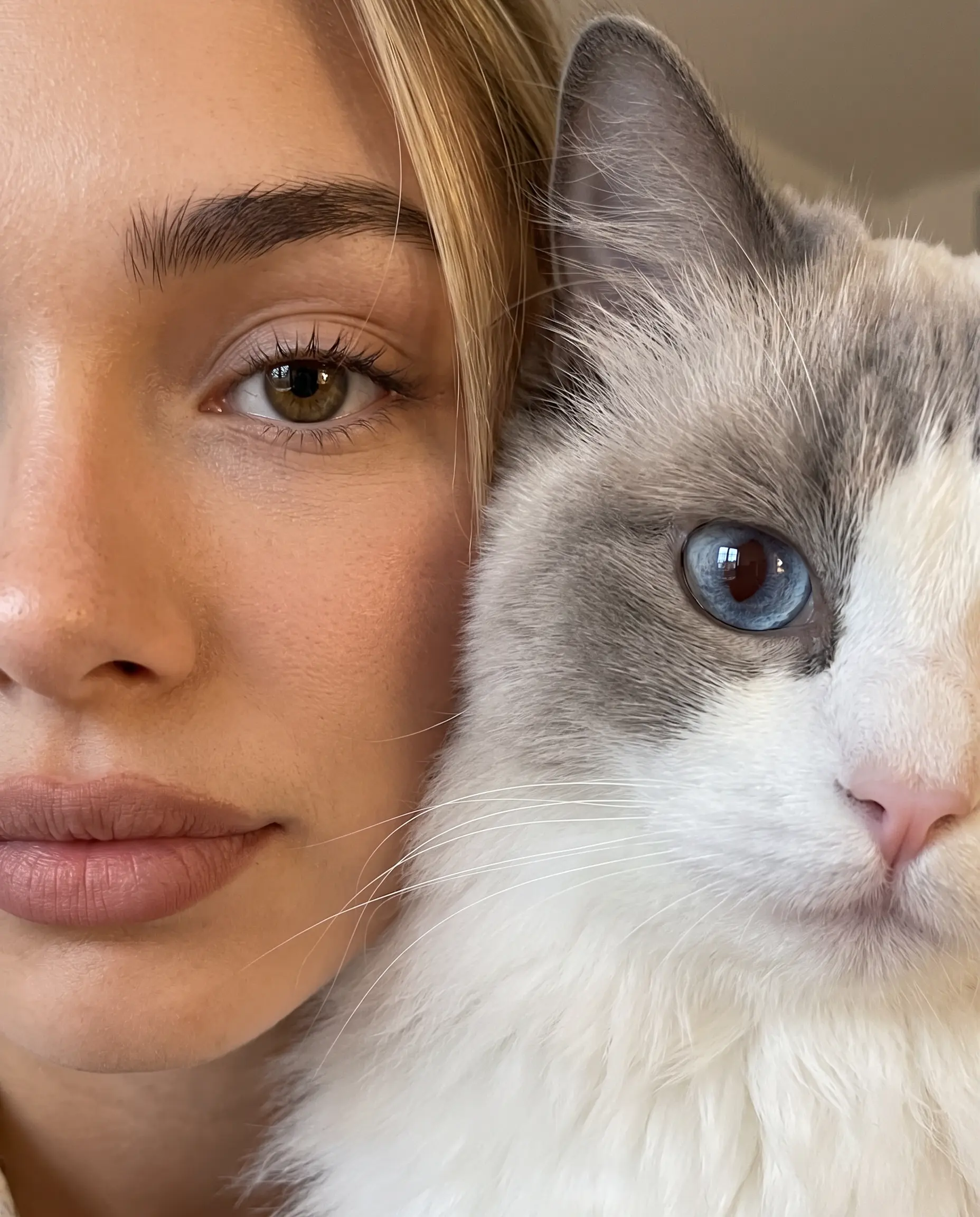social media -Face-to-face closeup: human & pet