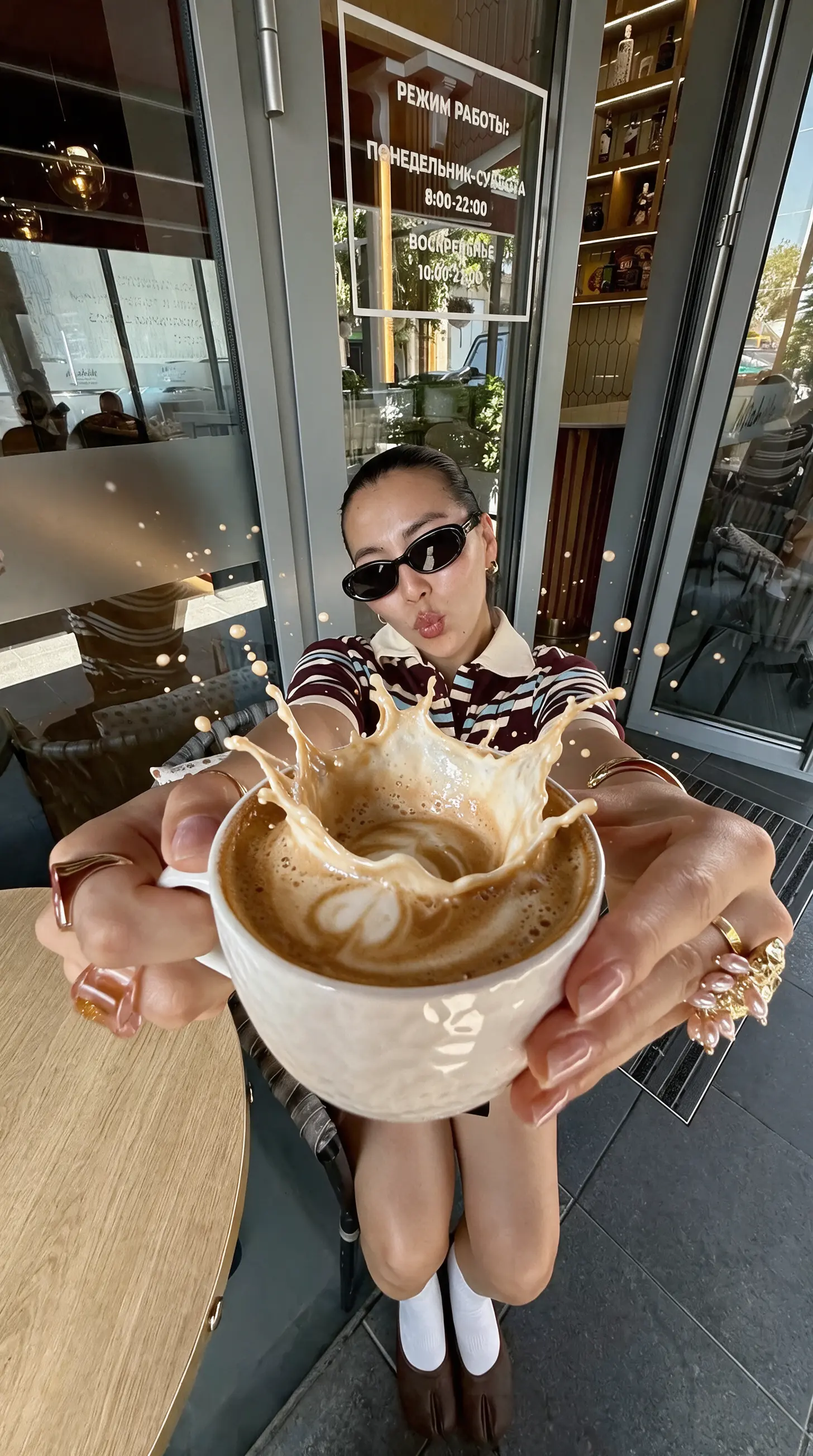 social media -Latte Splash Selfie