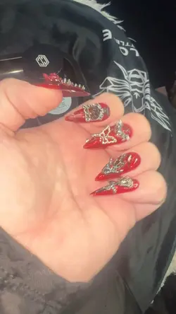 Nails 