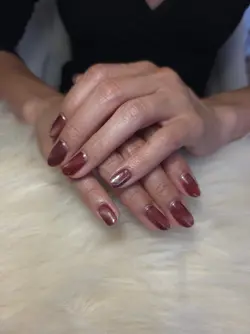 Cat eye nails