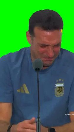 Scaloni crying