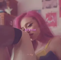 ADÉLA IS EATINGG 👅🥹
