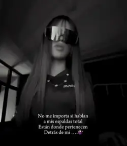 Detrás mío🤷‍♀️