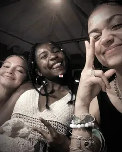 my girls! 💘|