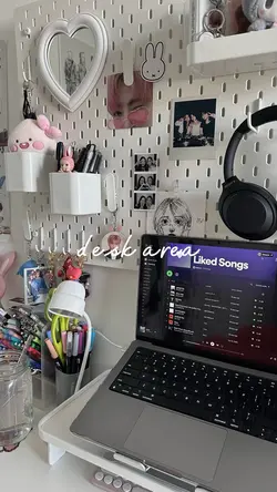 desk area 📓💻🖇️
