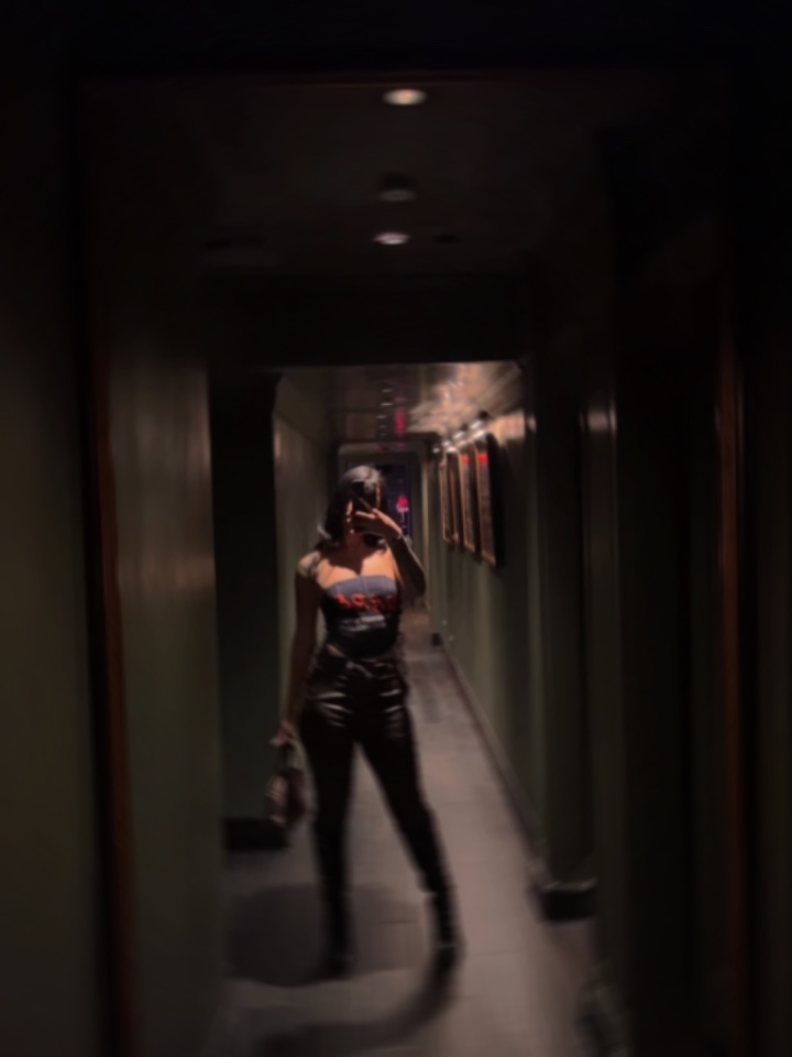 feminine tennis shoes