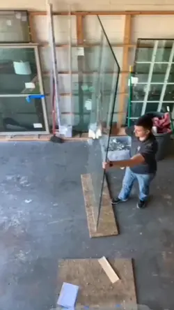 vidro quebrando 