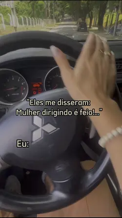 Mulher dirigindo