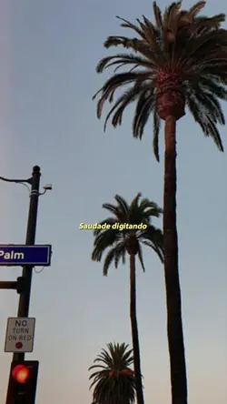 Saudade digitando 