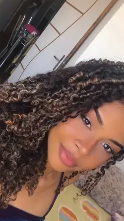 Olhei pra ela