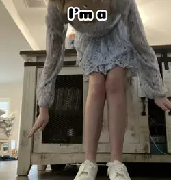>:3