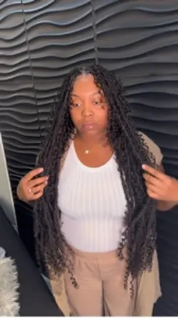 Goddess Locs 🤭