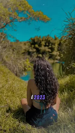 É 2023...