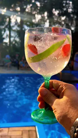 Pool party 