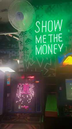 📍 Up Down Arcade Bar