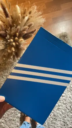 Unboxing aesthetic 
