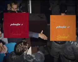 Shakes Hands (TREND)