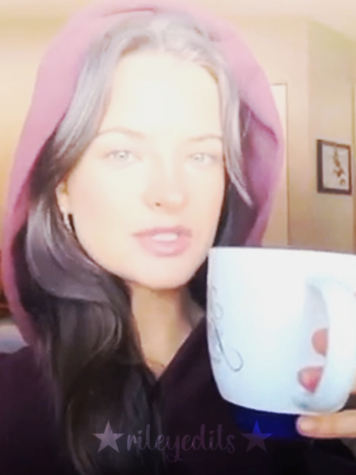 Brooke Monk in a Nike Pro - Pippit-CapCut Commerce Pro