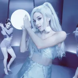 her hair in this 😍