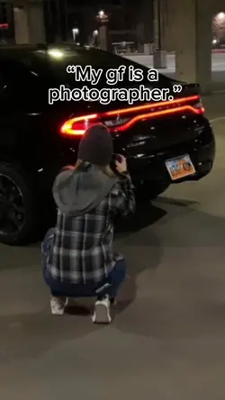 PHOTOGRAPHER 