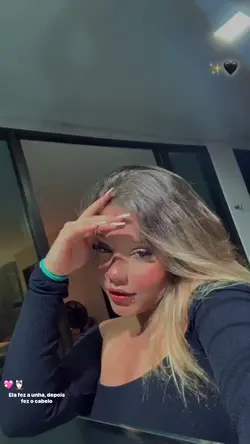 Ela fez a unha
