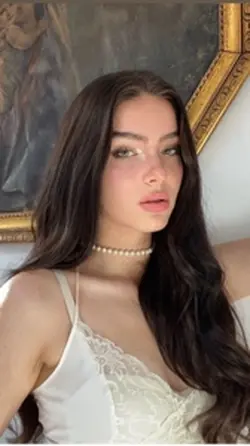 Ella es piel canela 