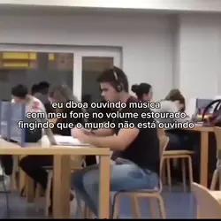 ouvindo música