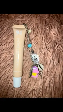 Lip glow keychain 
