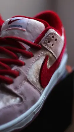 Shoe unboxing