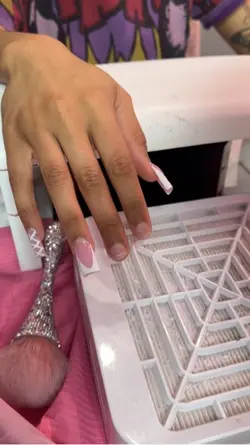 nails