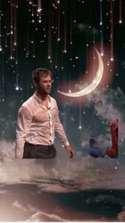Chris Hemsworth wet