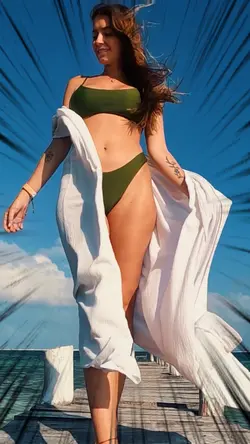 Women on the beach 