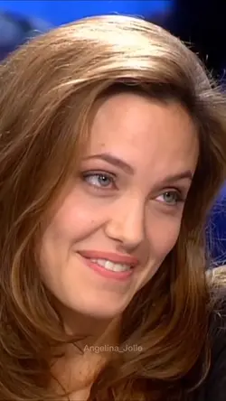 Angelina Seduzindo