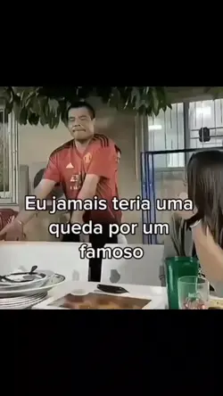 Queda por 1 famoso