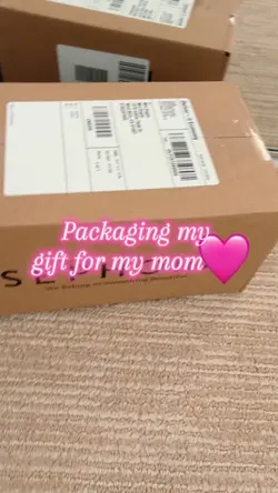 Wrapping a gift 💝 