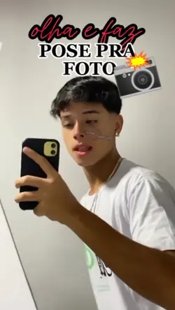 Faz pose pra foto 