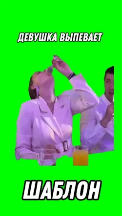 Женщина выпевает 