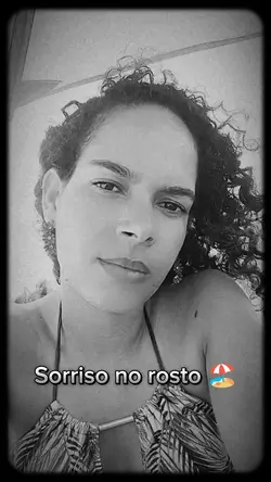 sorriso discreto 
