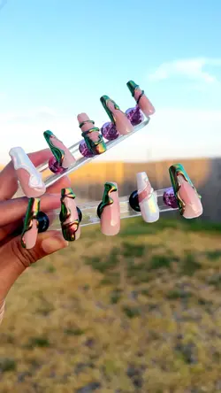 Show your nails off!