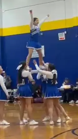 Me flying again😙