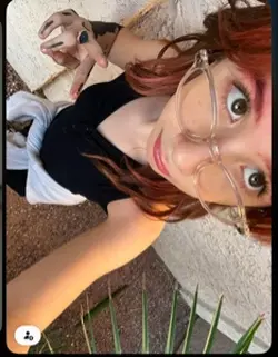 Do I look like her 