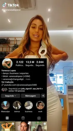 ela e famosinha