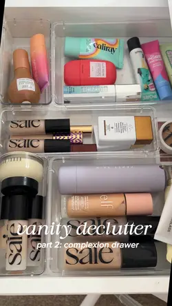 ASMR makeup organiza