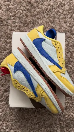 Sneaker unboxing