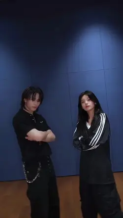 Yeji and Hyunjin