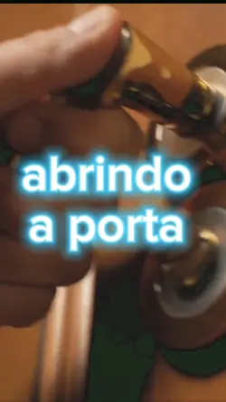 abrindo porta