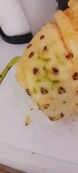 Pineapple Peeling