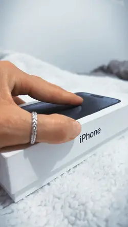 Unboxing iPhone