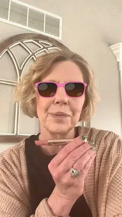 Lip plumping temple