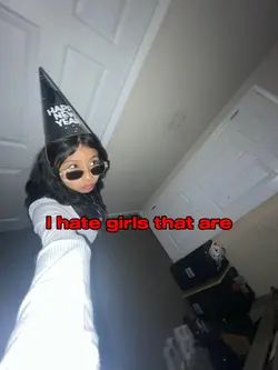 I hate girls that-